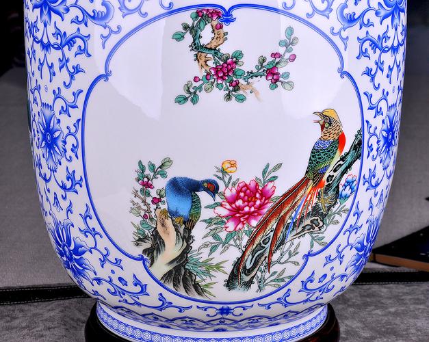 青花深处见乾坤——张震与他的《青花开光幸福美满瓶》
